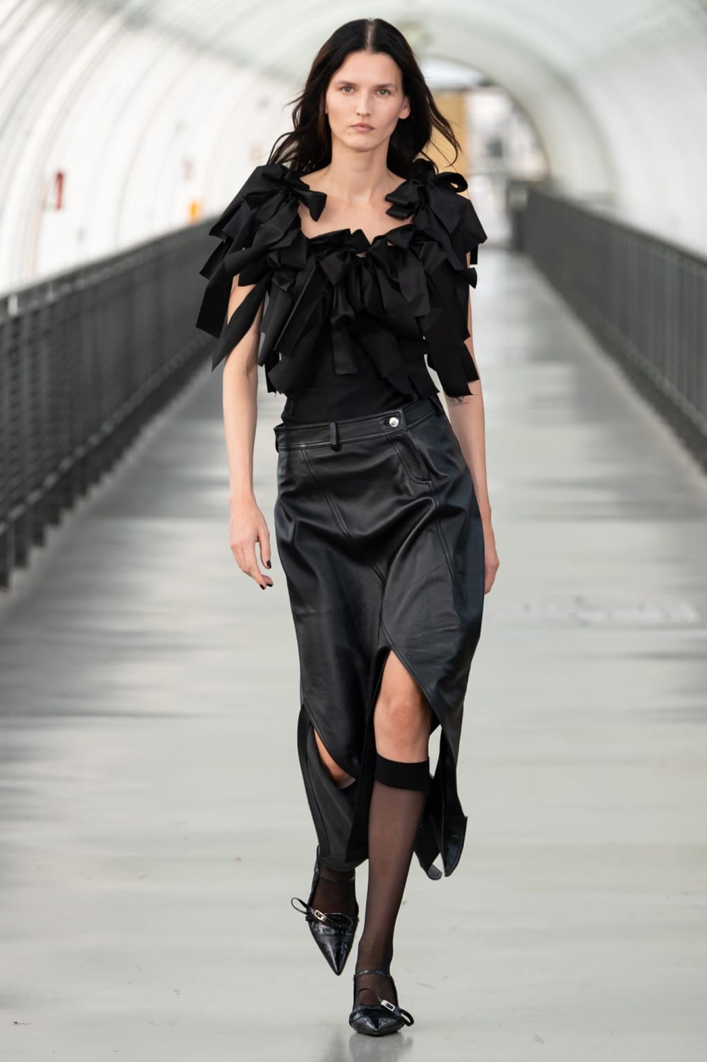 chaussettes-tendance-femme-fashion-week-paris-2024-vaillant-24